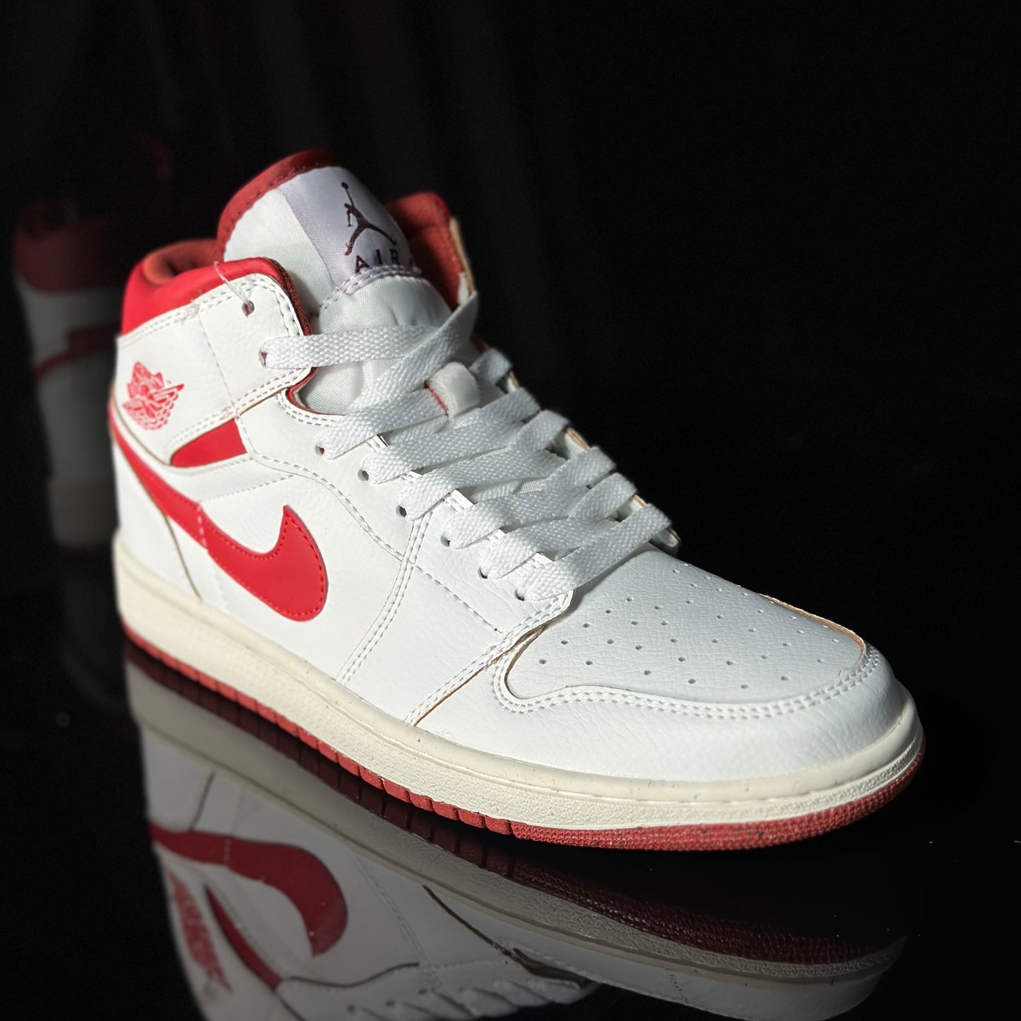 Jordan 1 mid Dune Red