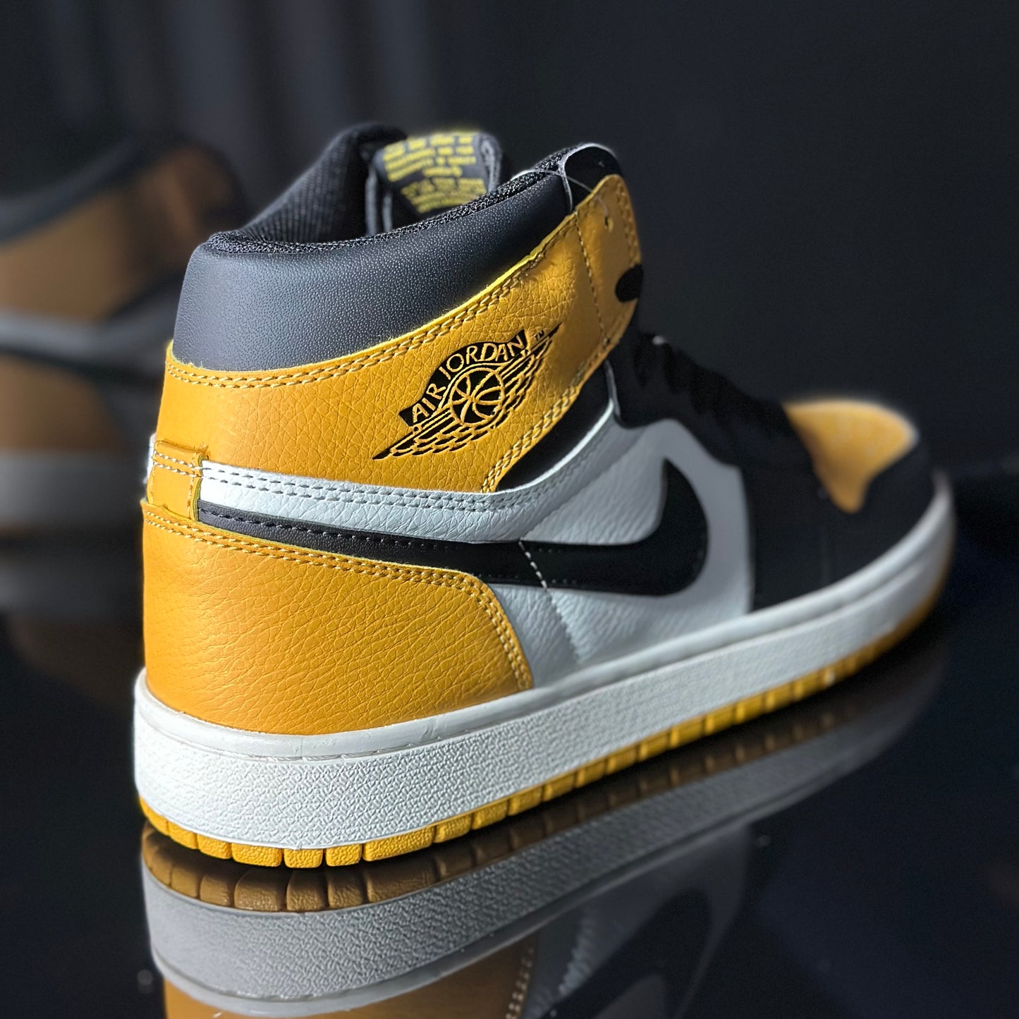 Jordan 1 mid Taxi