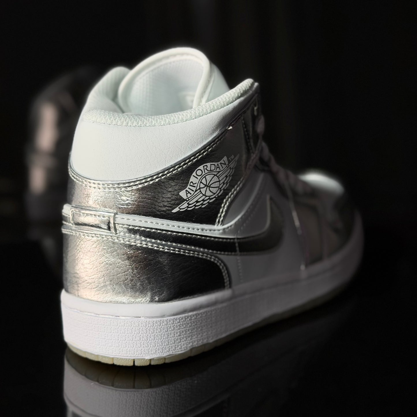 Jordan 1 mid blanco / plateado