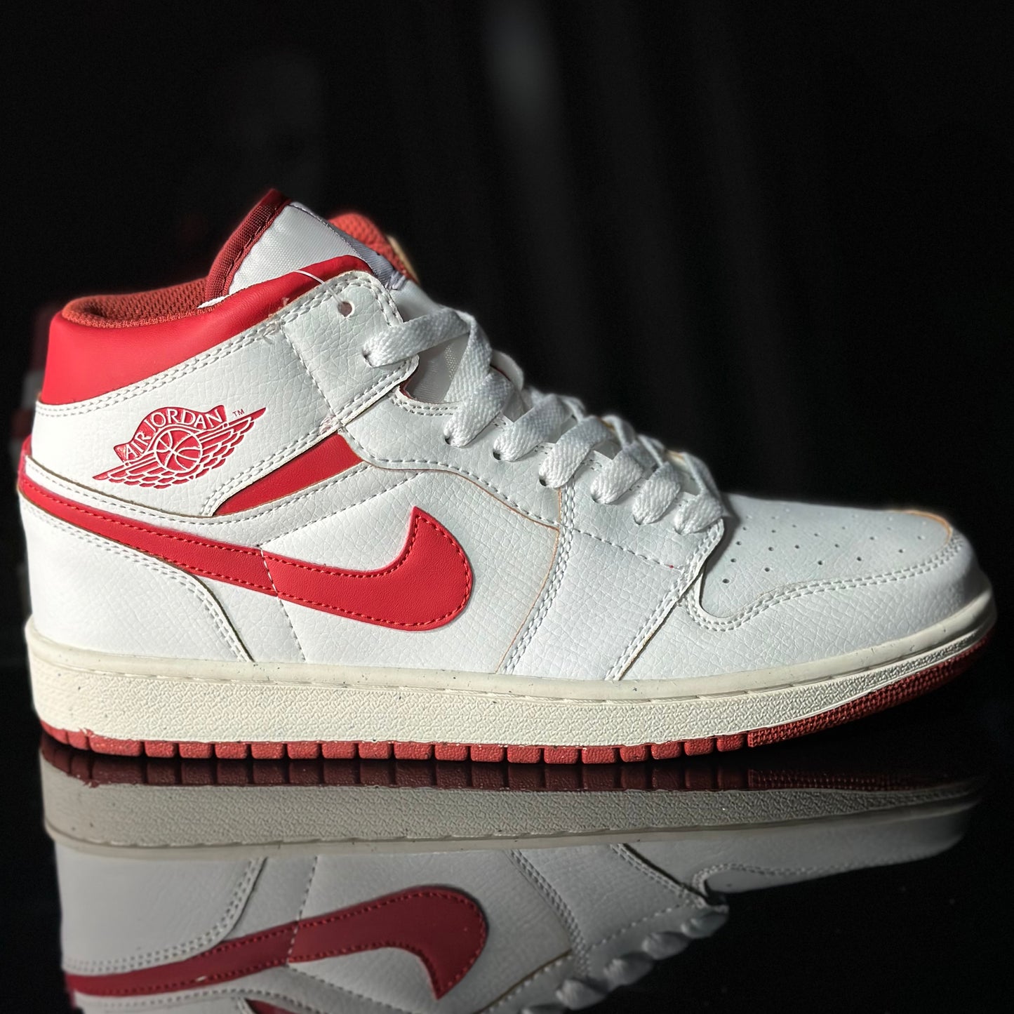 Jordan 1 mid Dune Red