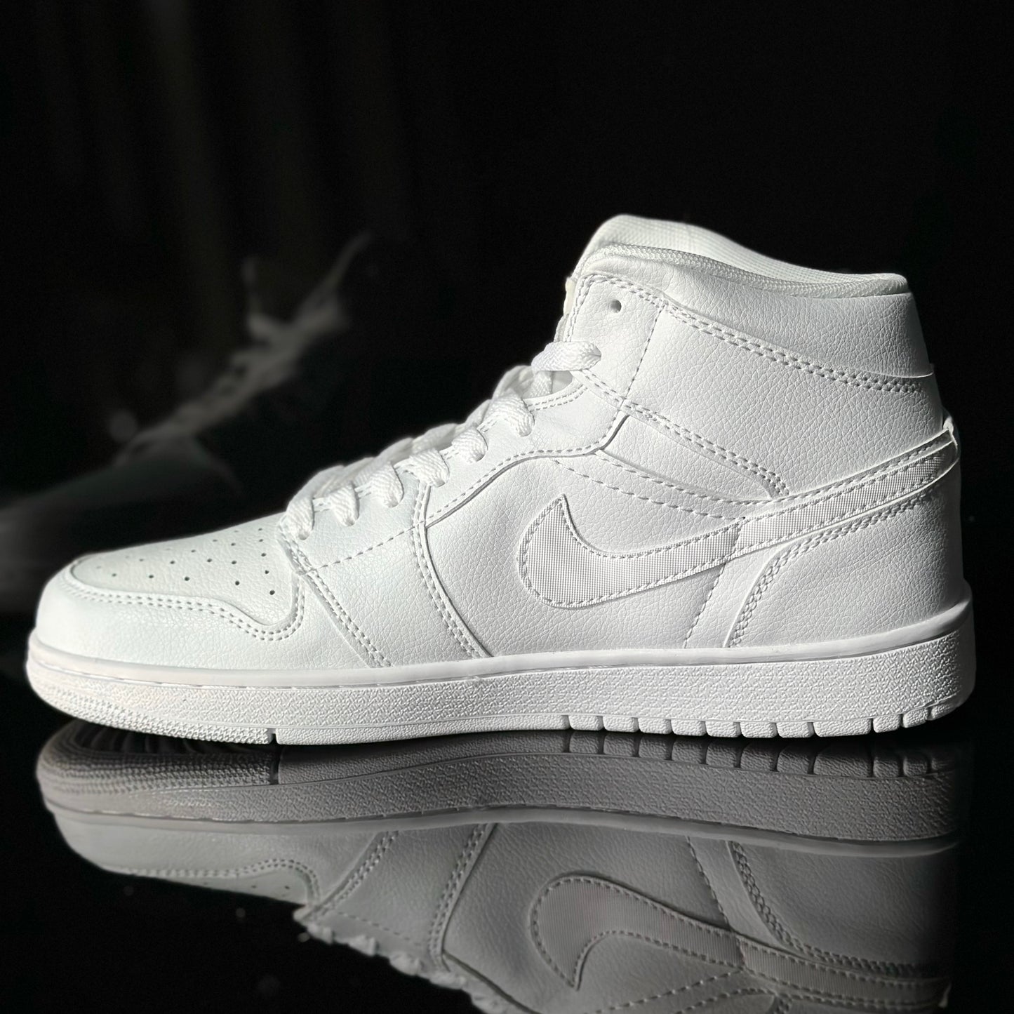 Jordan 1 mid blanco total