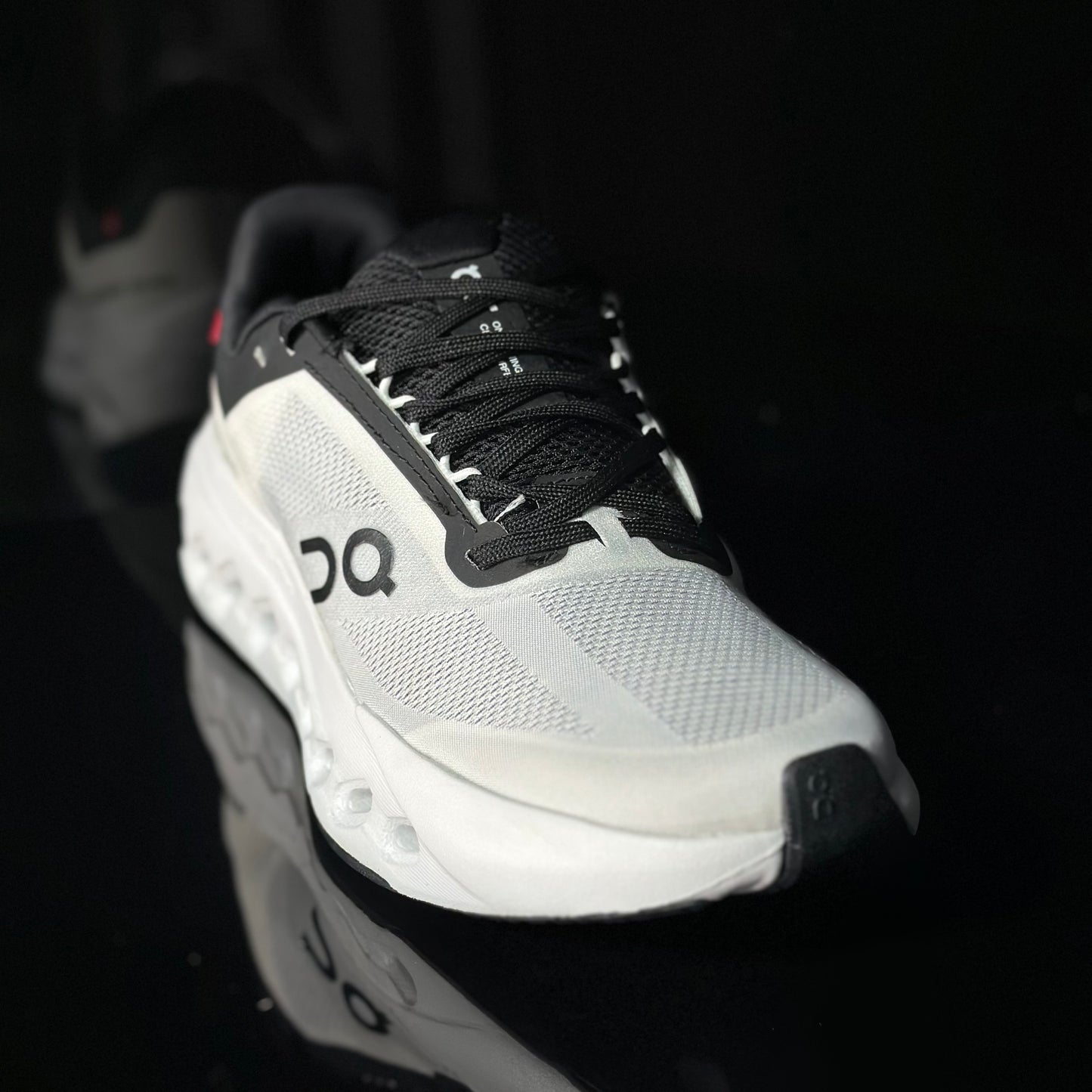 OnCloud Surfer blanco y negro