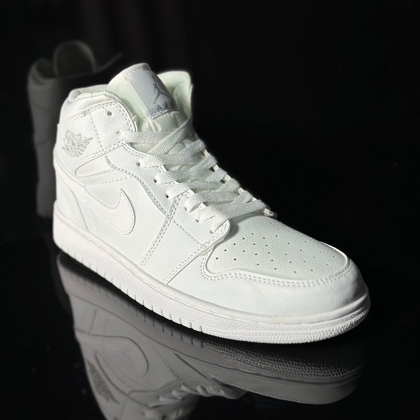 Jordan 1 mid blanco total