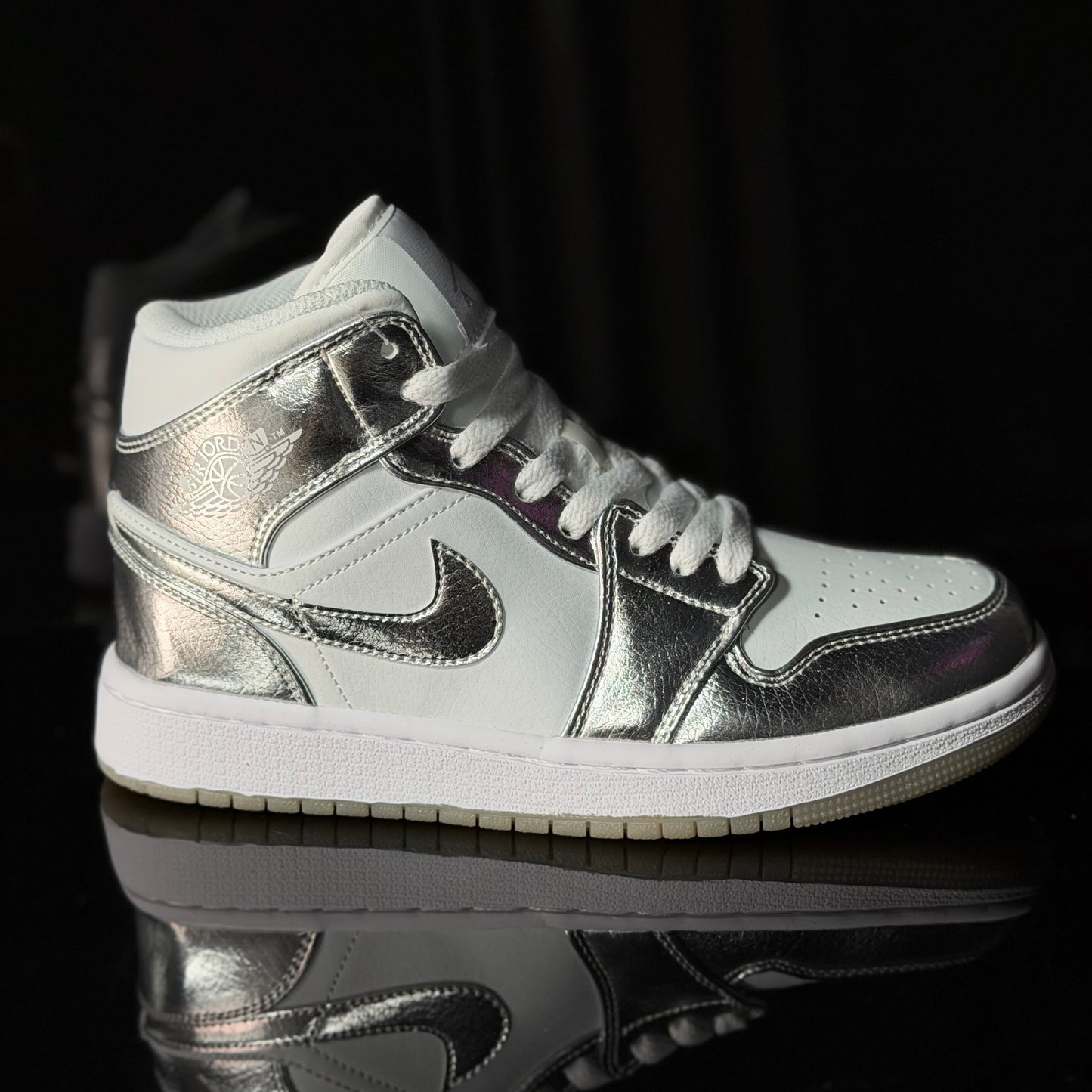 Jordan 1 mid blanco / plateado